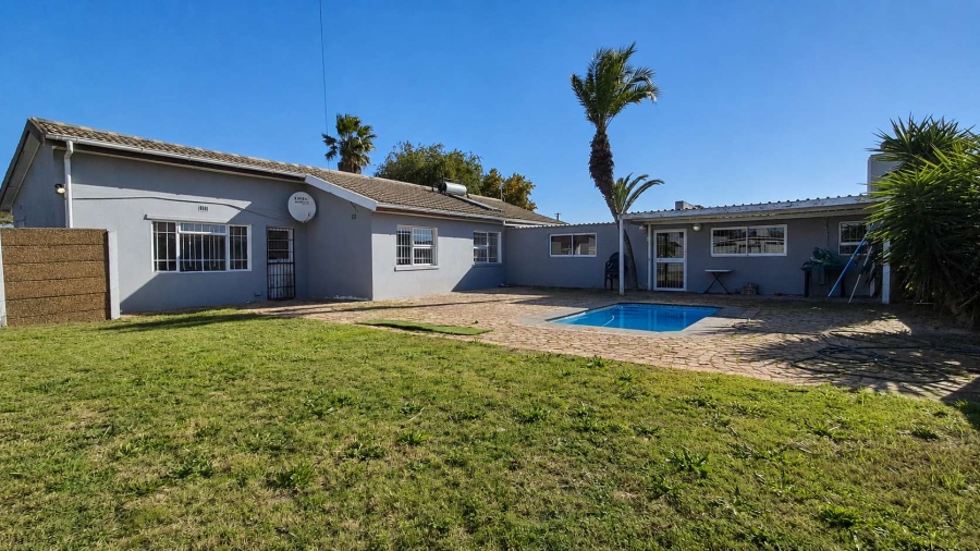 4 Bedroom Property for Sale in Windsor Park Estate Western Cape